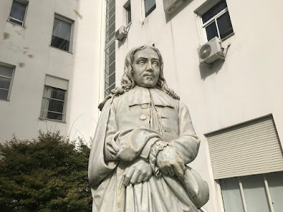 PATRIMONIO DETRÁS DE LOS MUROS DEL HOSPITAL BRITÁNICO: LA ESTATUA DEL MÉDICO THOMAS SYDENHAM EN BUENOS AIRES